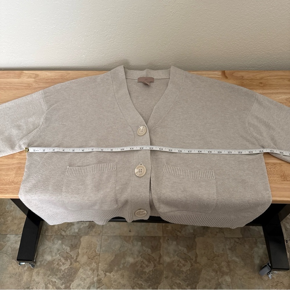 H&M Womens Cardigan Sweater Sz M Beige Big Button Chunky Knit Heavy Deep V Neck - Picture 7 of 9